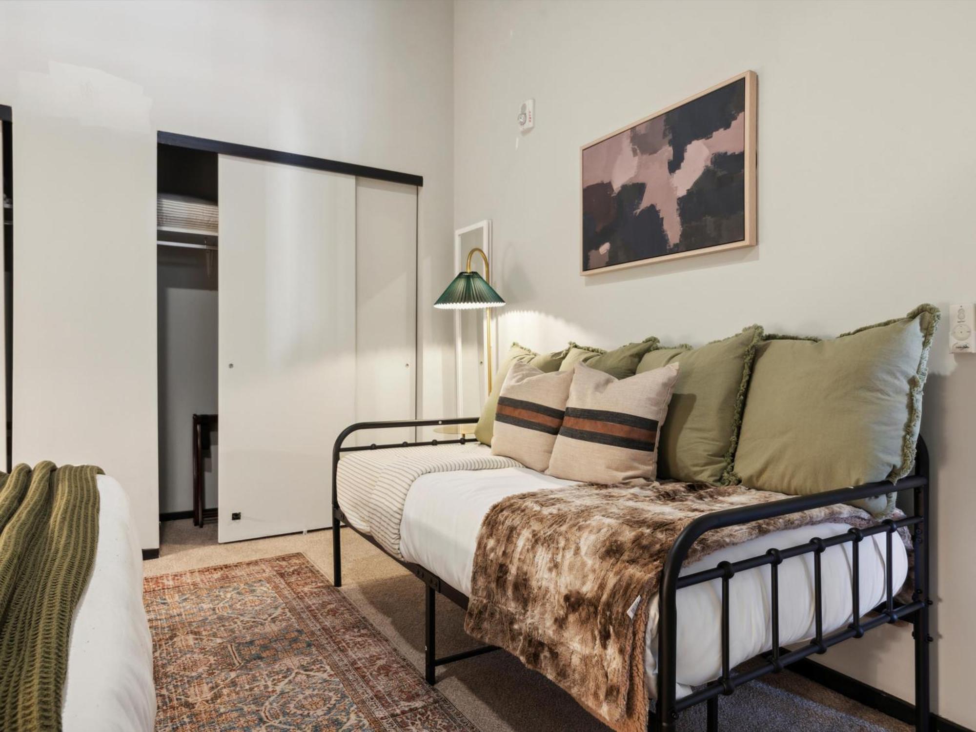 Large 3Br Apts & Studios, Gym, Game Room, Free Street Parking Filadélfia Quarto foto